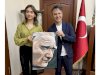 Genç sanatçıdan Başkan Soyuak’a hediye