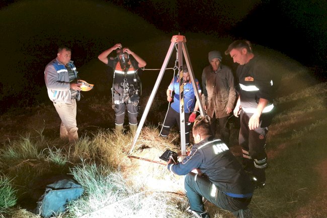 Kuyuya düşen koyunu AFAD kurtardı