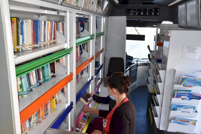 Gezici kütüphane aracı devlet hastanesinde 