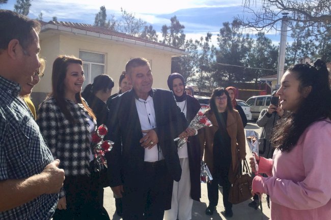 AK Parti’den karanfilli kutlama 