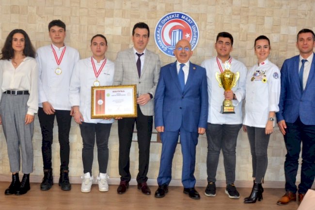 Rektör Murat şampiyonları ağırladı