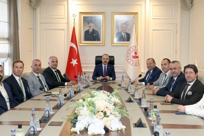 Bülent Turan’dan Bakana Fuar davetiİçişleri Bakan Yardımcısı Bülent Turan, Biga TSO Yönetim Kurulu Başkanı Şadan Doğan, meclis üyeleri ve yönetim kurulu üyelerini ağırladı.