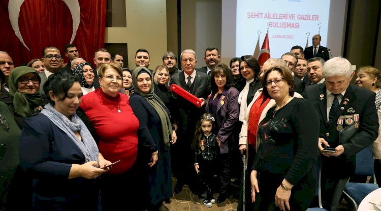 ŞEHİT AİLELERİ VE GAZİLERLE BULUŞTU AKAR; “BAŞIMIZIN TACISINIZ”