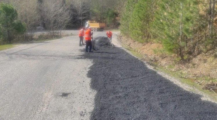 Yenice’de Asfalt Yama Çalışmaları Yapıldı 