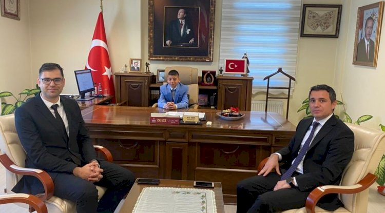 Ayvacık’ta 7. sınıf öğrencisi makama oturdu