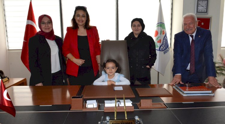 Lapseki’de Öğrenciler Makama Geçti