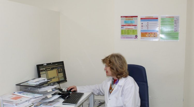 Prof. Dr. Zerrin Öğretmen Vatandaşlara Hizmet Veriyor