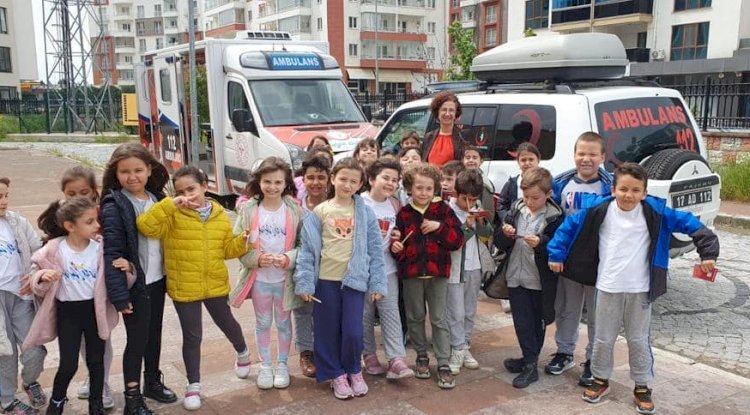 1915 İstek Çanakkale Öğrencilerine Ambulans Tanıtıldı