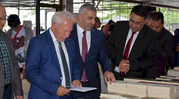 Lapseki’de Kitap Fuarı Açıldı 