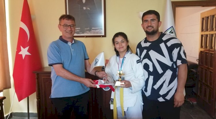 Veysel Acar Başarılı Sporcuyu Tebrik Etti