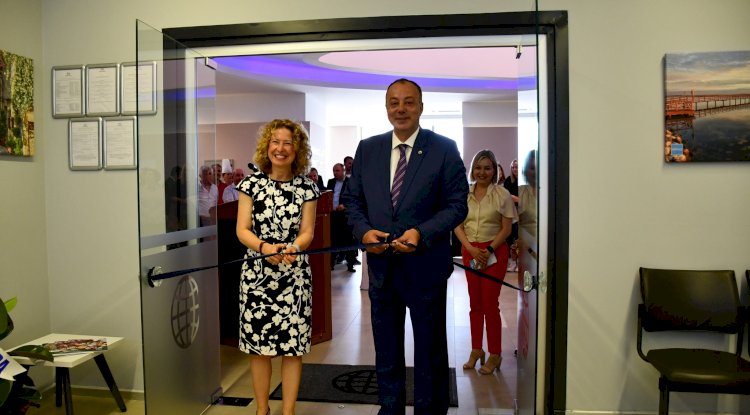 Kosmos Vize Hizmetleri  Çanakkale Ofisi Hizmette..