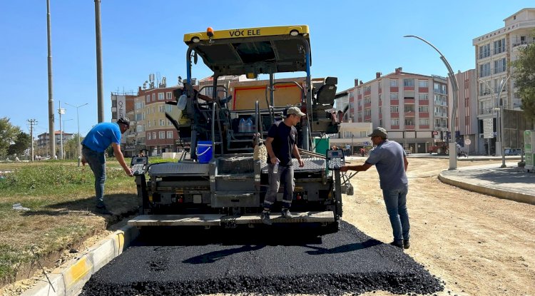 Gelibolu’da sıcak asfalt serimi devam ediyor