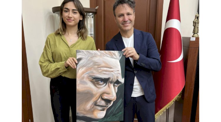 Genç sanatçıdan Başkan Soyuak’a hediye