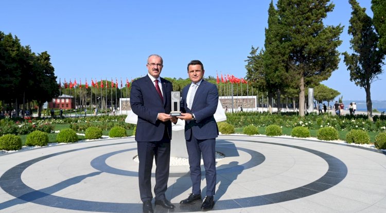 Vali Toraman Şehitler Abidesi’ni ziyaret etti