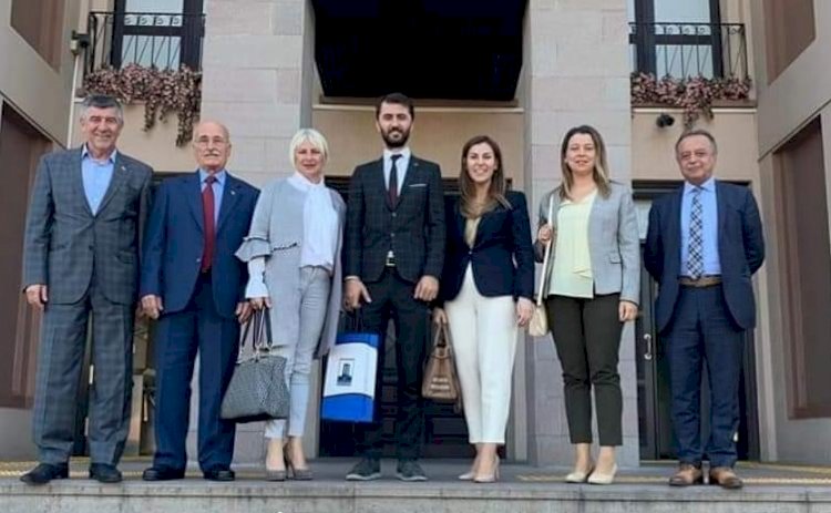 AK Parti Grubu’ndan protesto     