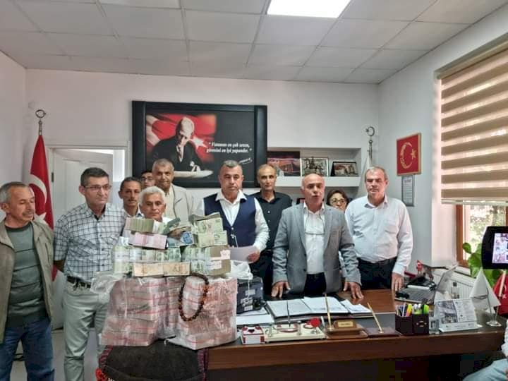 AĞALIK PARASINI KATIRLA GETİRDİ  BAŞKAN SEMERCİ 1 MİLYON 17 BİN LİRAYI TESLİM ALDI 