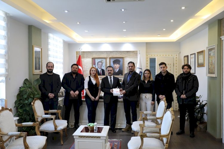 Karataş’tan Vali Aktaş’a kitap takdimi