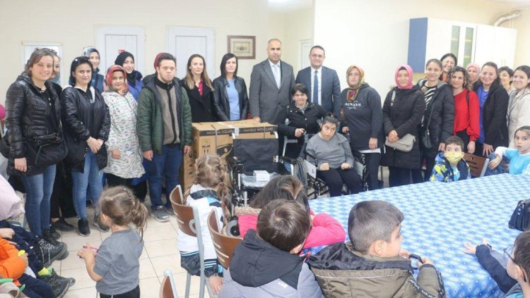 Sandalye bağışında bulundular