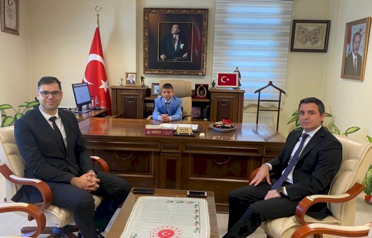 Ayvacık’ta 7. sınıf öğrencisi makama oturdu