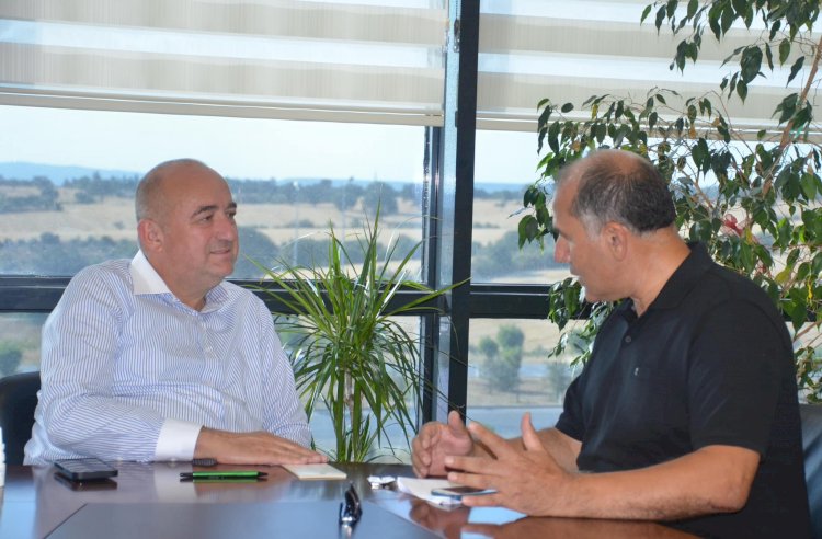 Ayhan Gider talepleri dinliyor