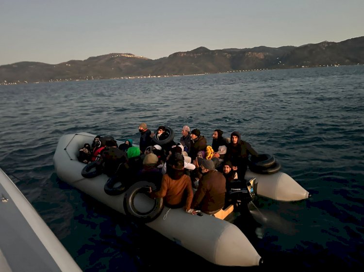 Lastik botta 116 kaçak göçmen yakalandı