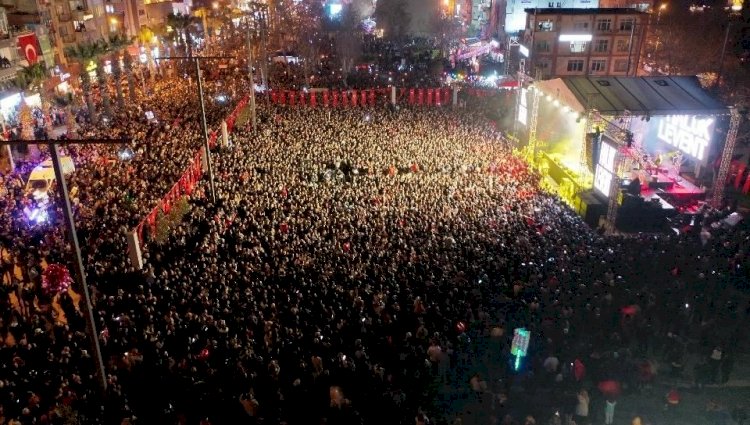Çanakkale Haluk Levent konseri ile zaferi kutladı
