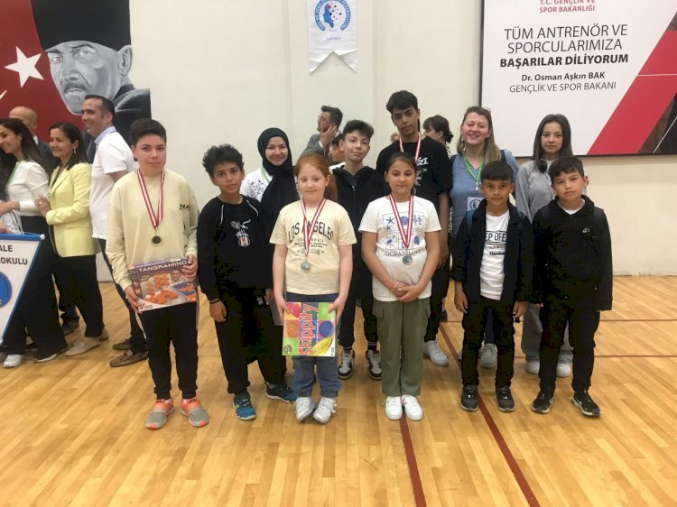 Öğrenciler derecelerle döndü  