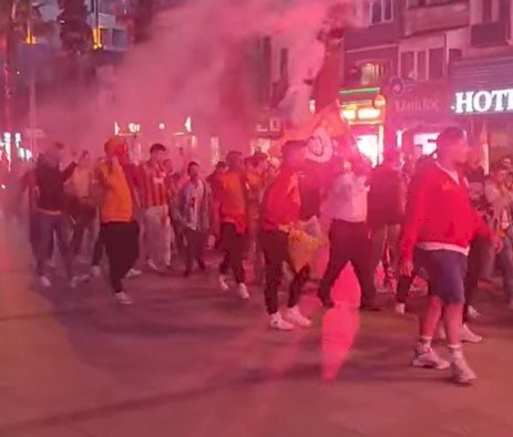 Galatasaray taraftarları şampiyonluğu kutladı