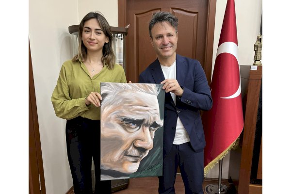 Genç sanatçıdan Başkan Soyuak’a hediye
